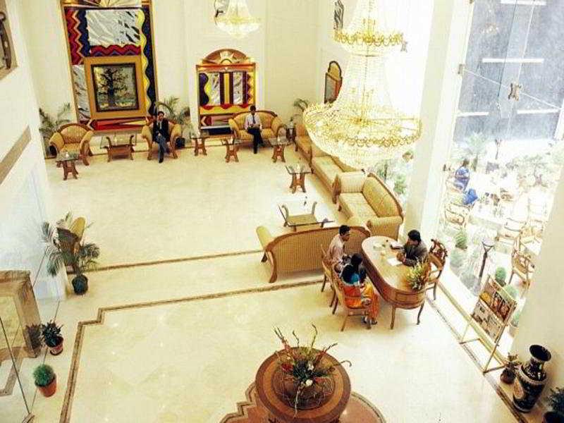 Hotel Meraden Grand Varanasi Bagian luar foto