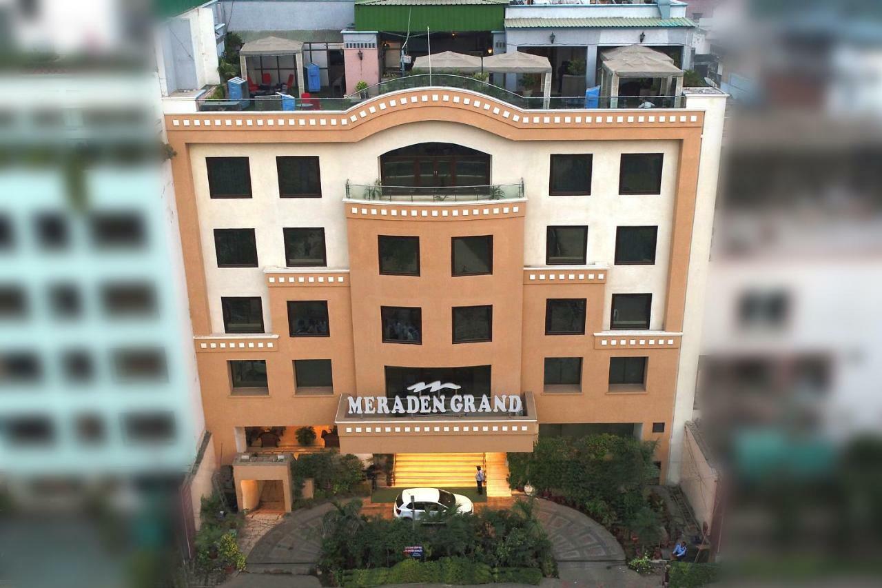 Hotel Meraden Grand Varanasi Bagian luar foto